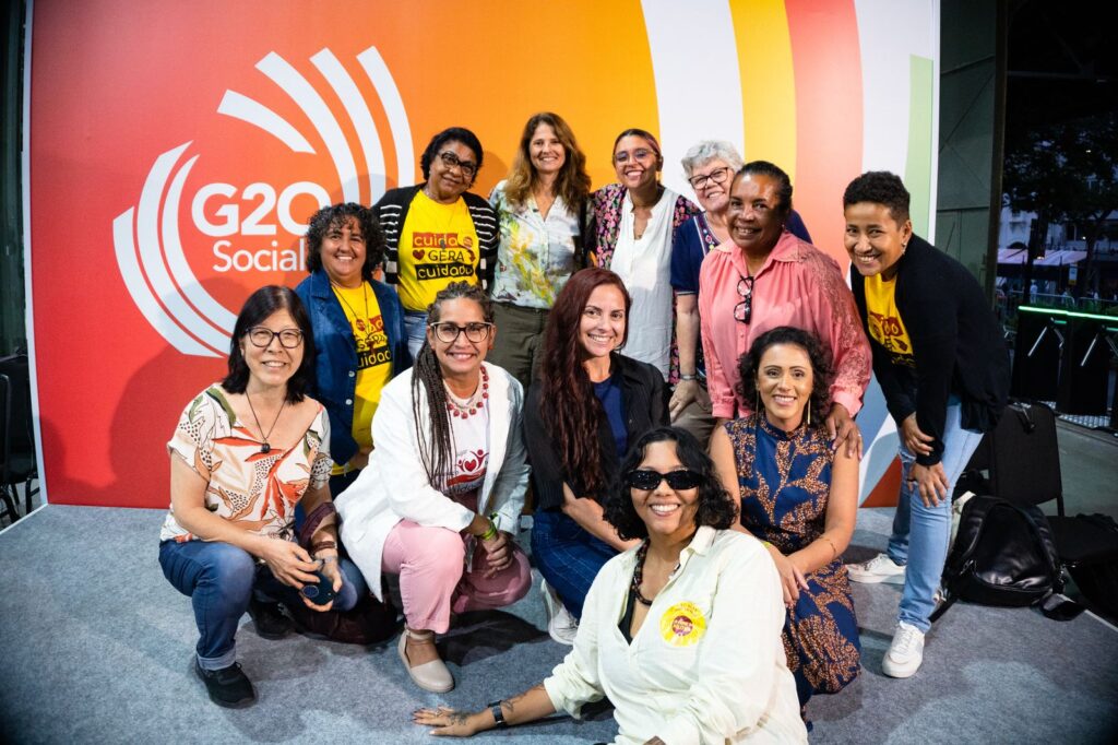 Membros do fórum de cozinhas solidárias do Rio de Janeiro no evento g20 social.