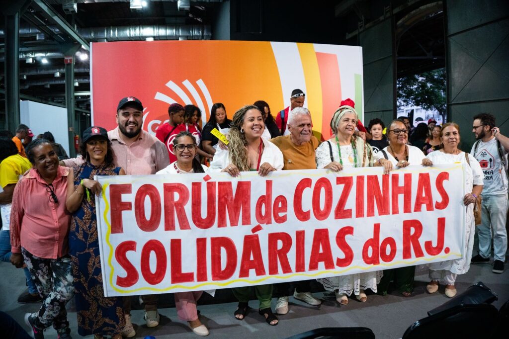 Membros do fórum de cozinhas solidárias do Rio de Janeiro no evento g20 social.